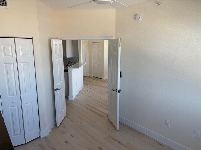 Building Photo - 1801 N Flagler Dr