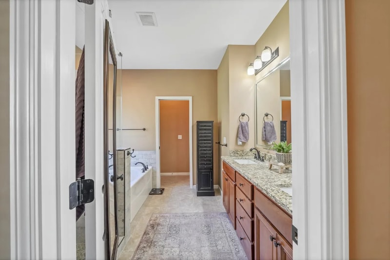 Building Photo - 122 Big Oaks Ln