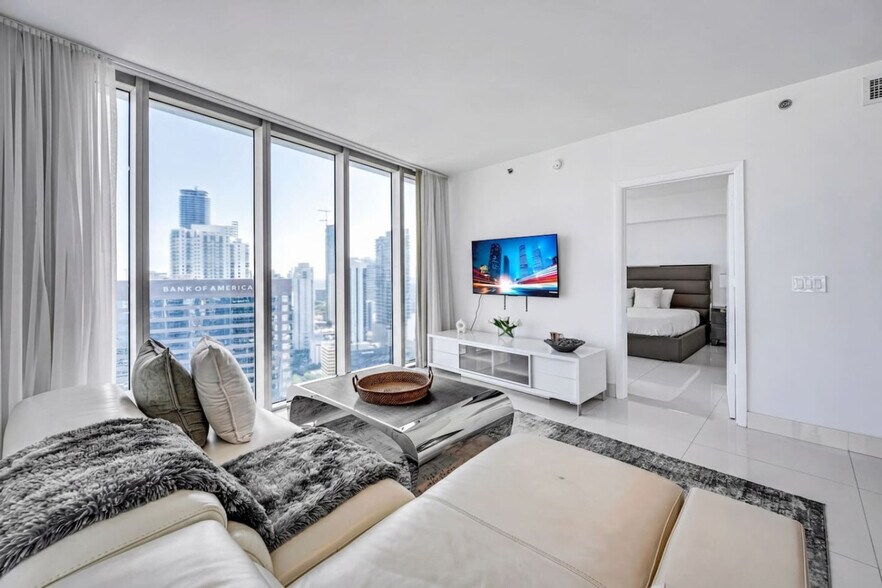Building Photo - 485 Brickell Ave