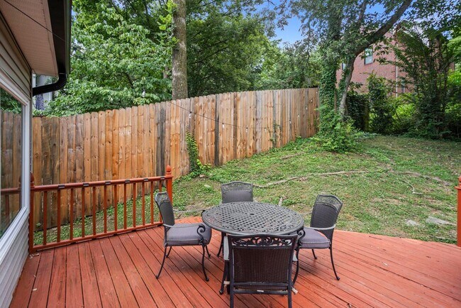 Building Photo - 1009 Elmshade Ln