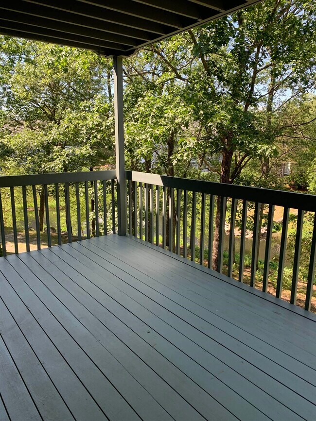 Building Photo - 30 Ledgewood Hills Dr