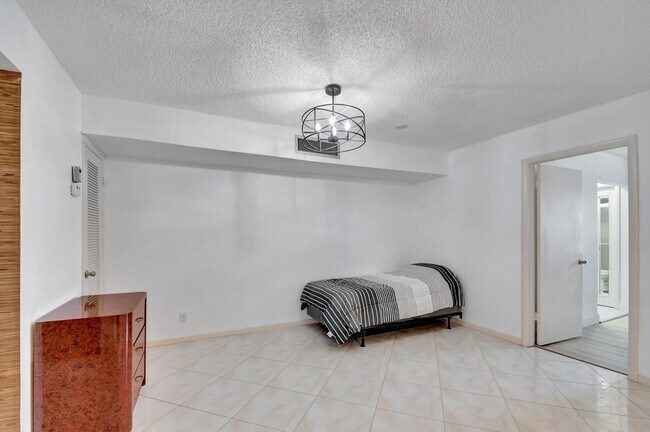 Building Photo - 459 Piedmont J