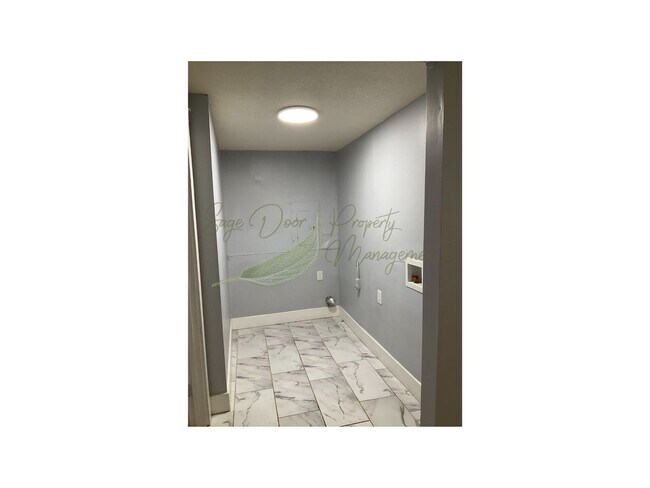 Building Photo - 1 FREE MONTH OF RENT!!!