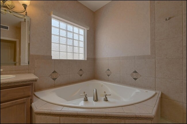 Building Photo - 1435 Cloud Ridge Dr