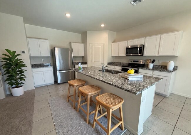 Building Photo - Spacious 5 bed 4.5 bath home in Florence, AZ!