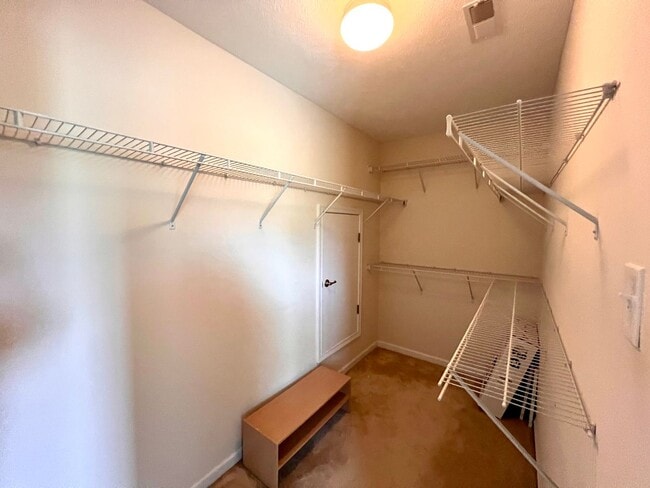 Building Photo - 3006 Farm View Dr