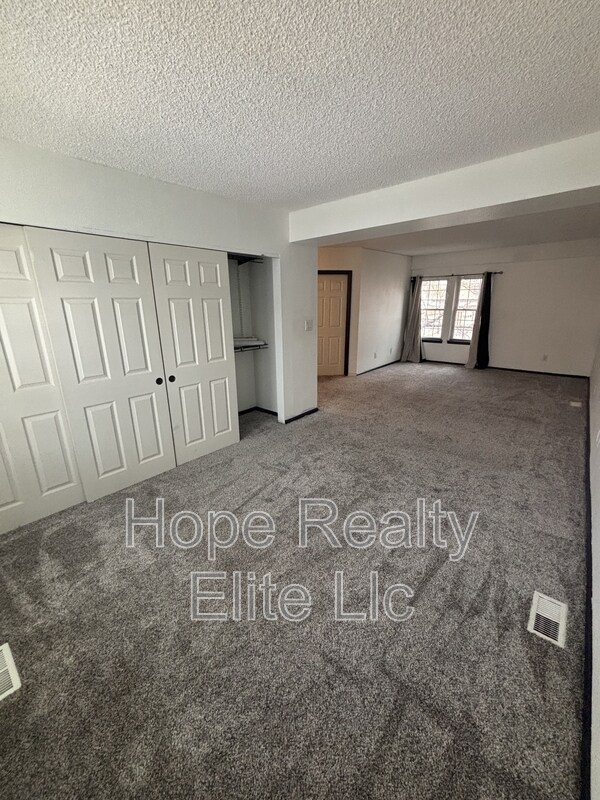 Building Photo - 2079 Sussex Ln