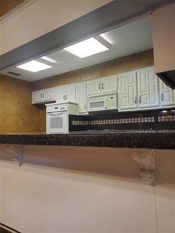 Building Photo - 3304 Lemmontree Ln