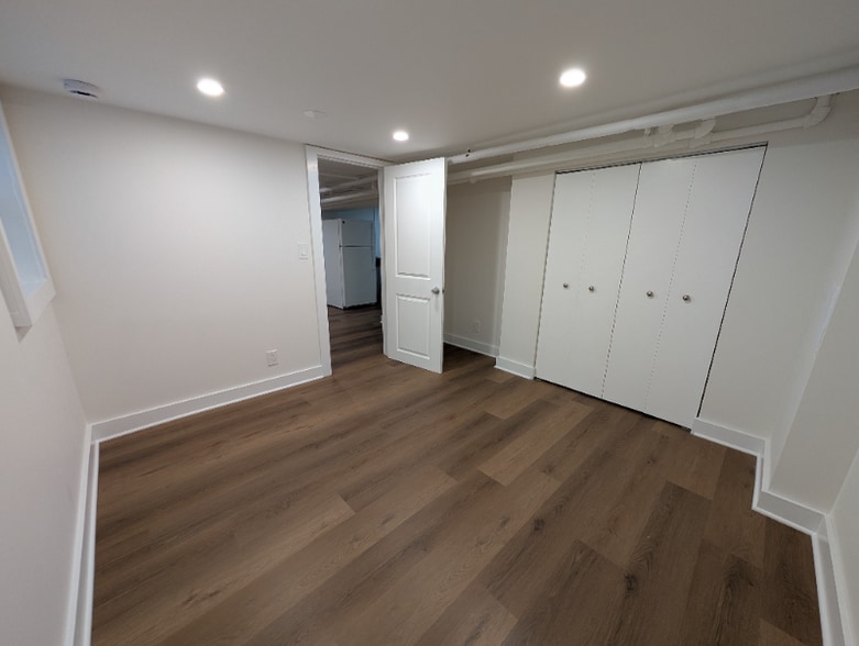 Building Photo - 4159 N Ridgeway Ave