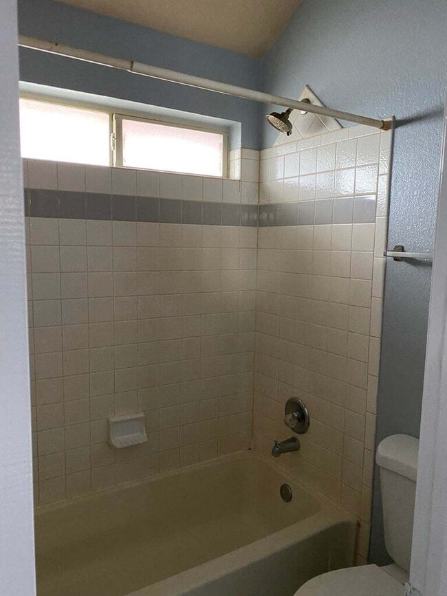 Building Photo - 1445 Plaza Verde Dr