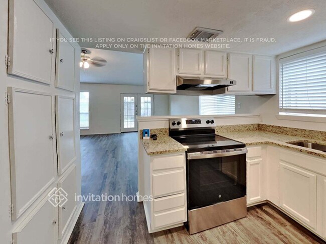 Building Photo - 10311 Towneview Dr
