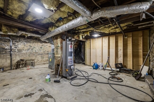 Building Photo - 8 Woodside Ave