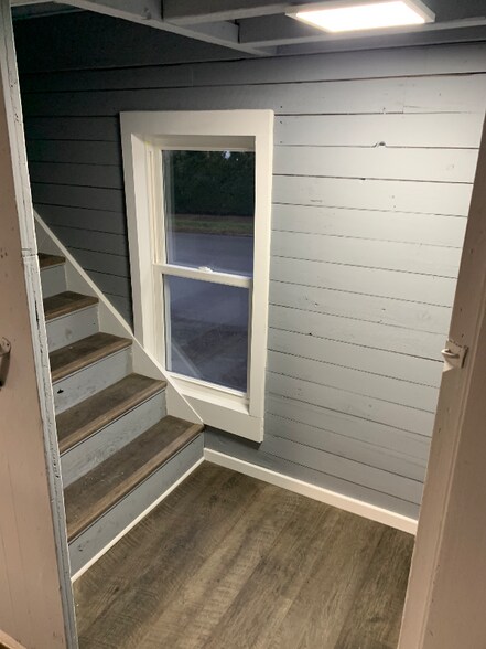 Building Photo - 7 S Canal St