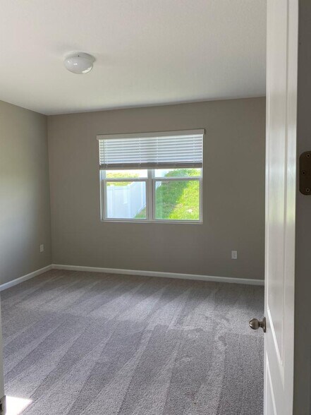 Building Photo - 308 Lake Smart Cir