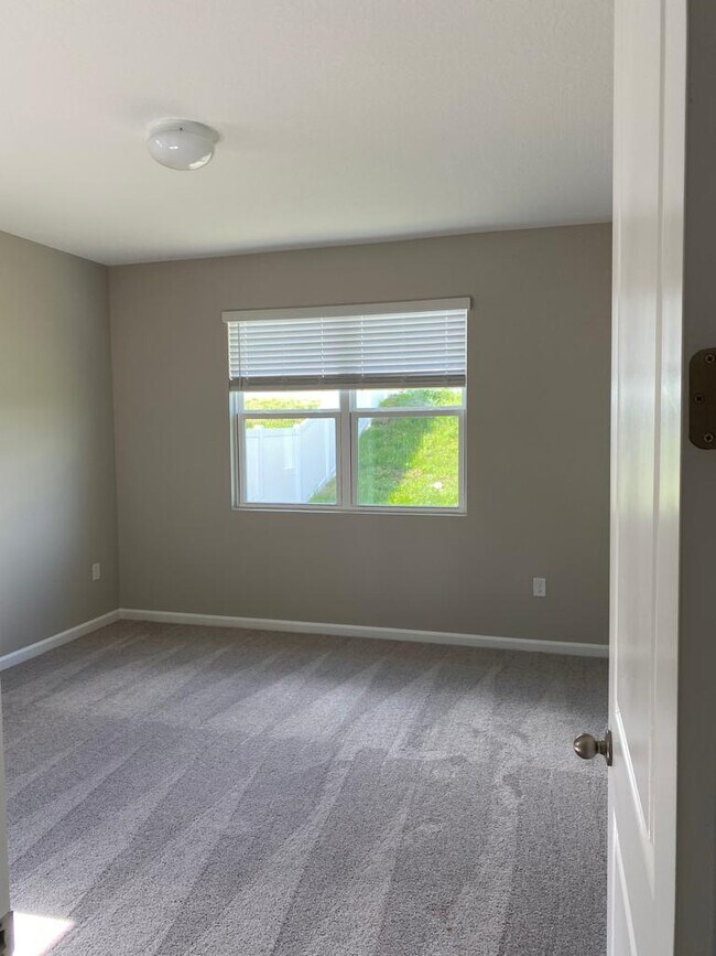 Building Photo - 308 Lake Smart Cir