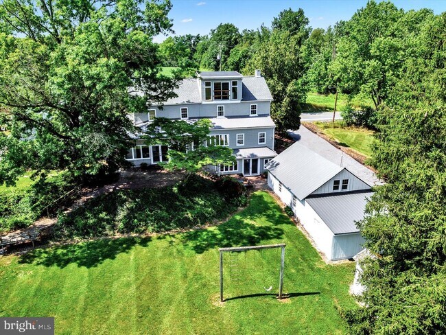 Building Photo - 4551 Colebrook Rd