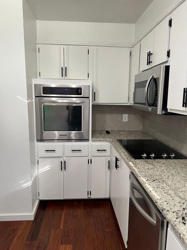 Building Photo - (2)Bed/(2.5) Bath + Study and Storm Shelter Avail Dec 1!