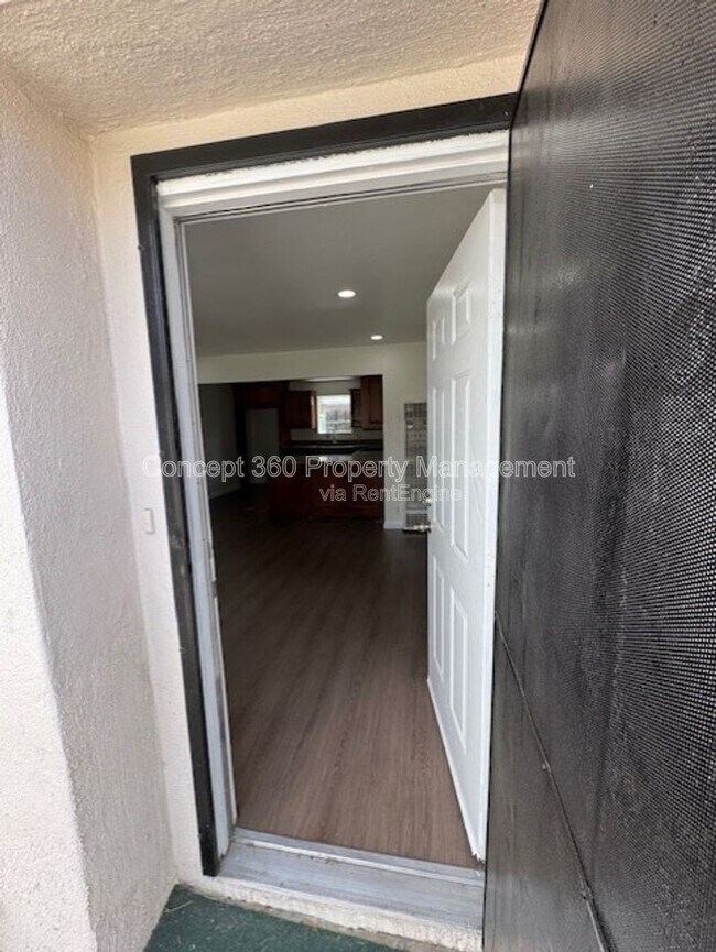 Building Photo - 2425 W Cameron St