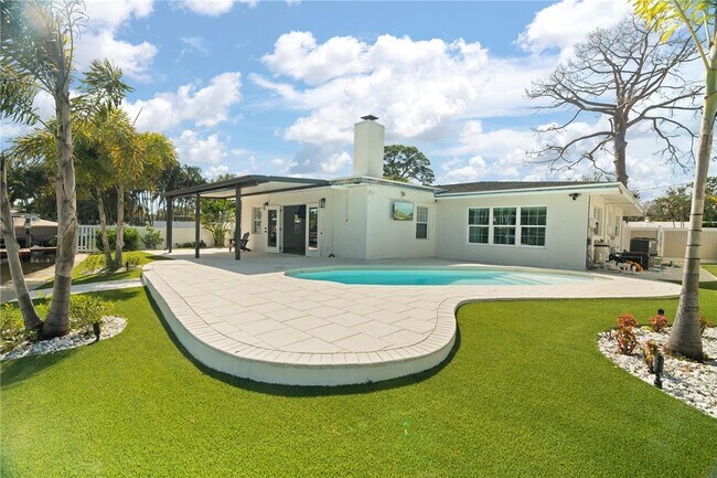 Building Photo - 4543 Carson St NE