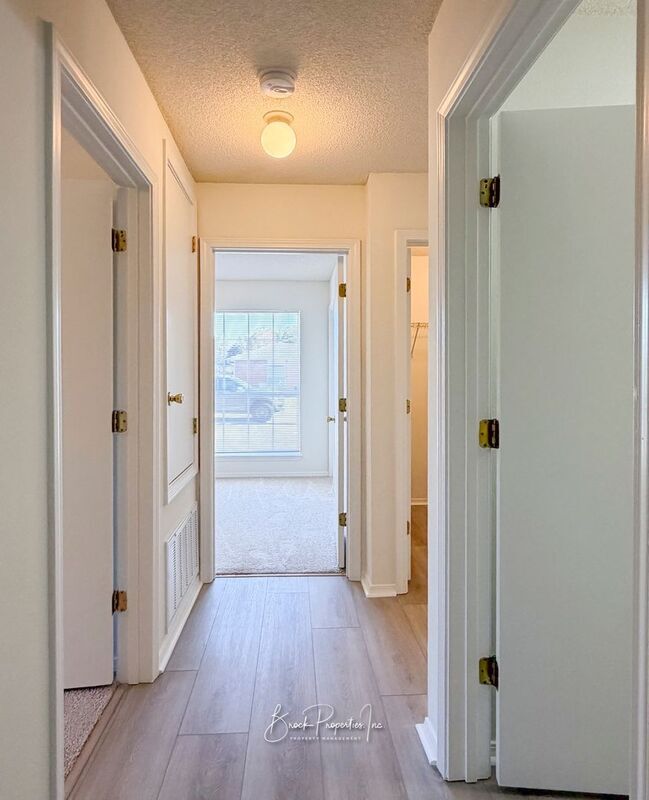 Building Photo - 501 Ashwood Ln