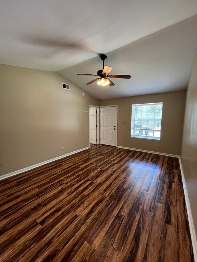 Building Photo - 4013 Catawba St