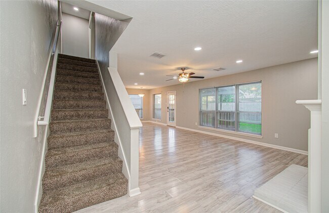 Building Photo - 2005 Village Park Dr