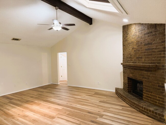 Building Photo - Awesome Freshly Renovated Arlington Home