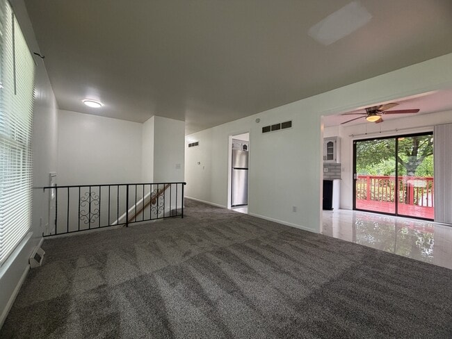 Building Photo - 1208 S Mayview Ave