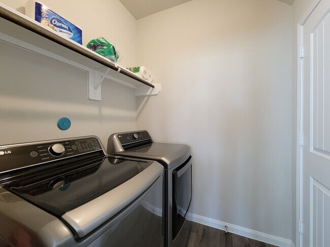 Building Photo - THIS THREE BED, FOUR BATH, CANAL FRONT HOM...