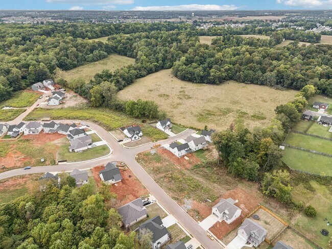 Building Photo - 3 Bedroom 2 1/2 Bathroom Home!!