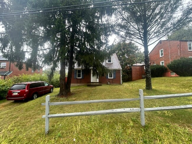 Building Photo - 151 Collins Dr