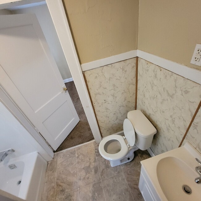 Building Photo - Eastside 3 Bedroom Home