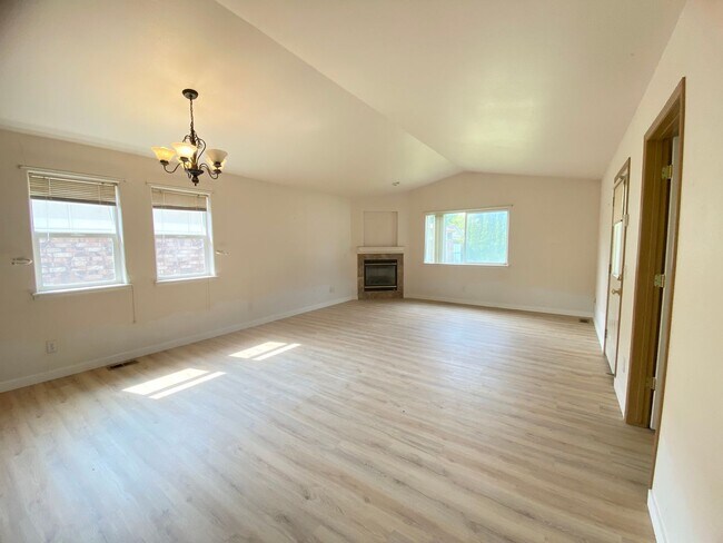 Building Photo - 505/517 E Hayden Ave