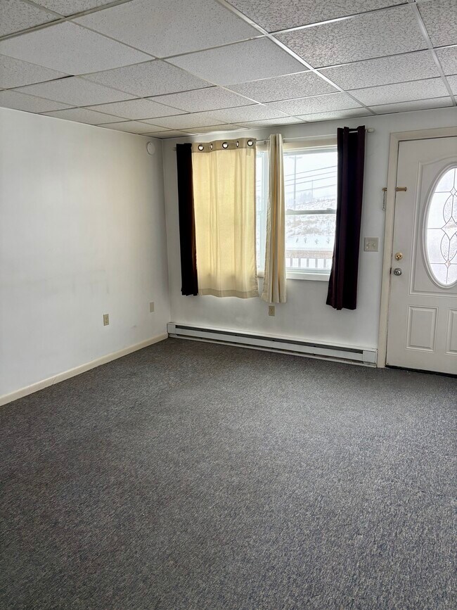 Building Photo - Roberts