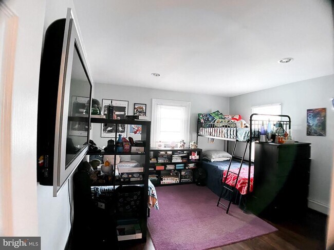 Building Photo - 227 N Main St