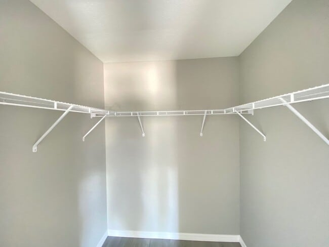 Building Photo - Great SW Location  Home - 3/2/2 **WON"T LA...