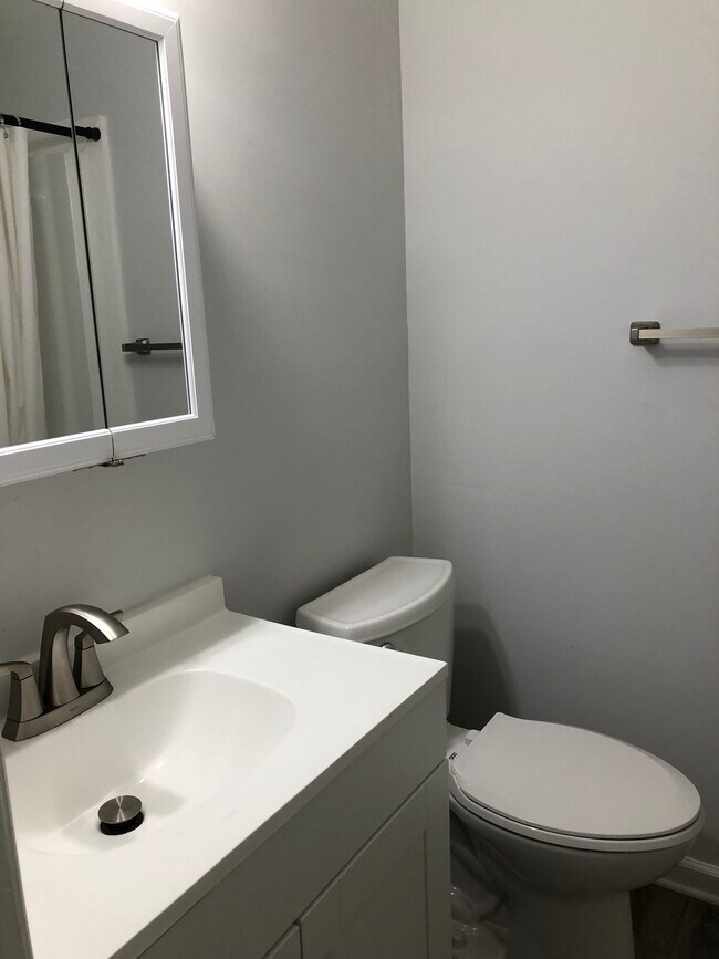 Building Photo - 16 Crestmont Dr