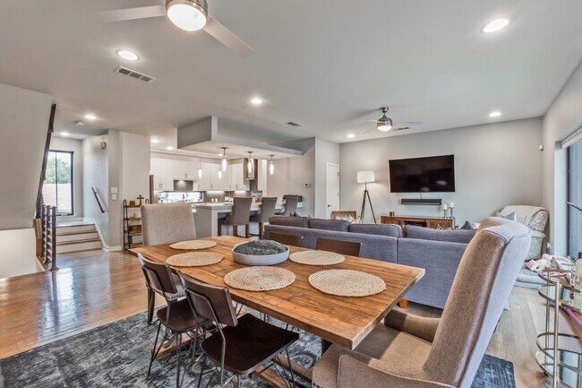 Building Photo - Stylish 2BR/2.5BA Townhome in Prime East Dallas – Attached Garage, Unbeatable Location