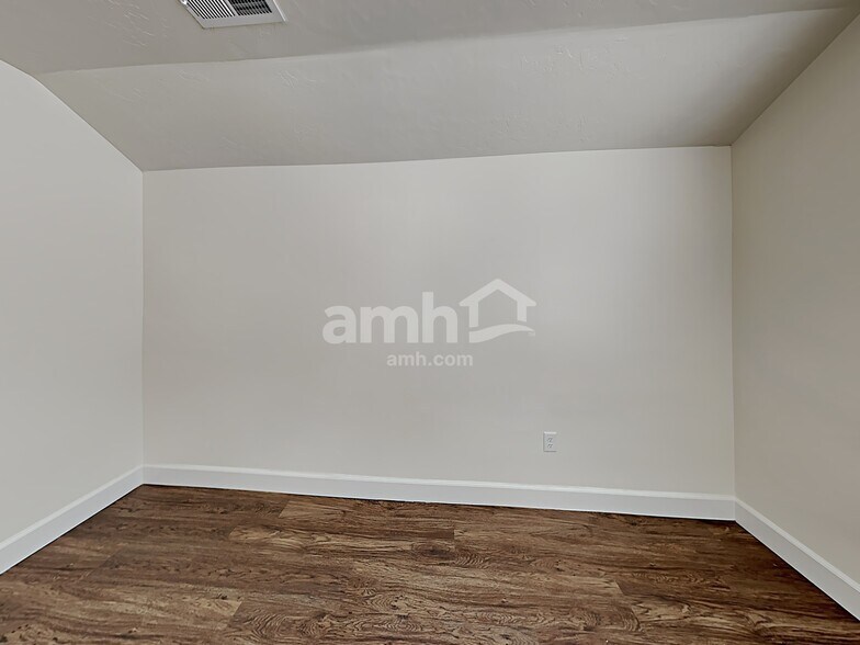 Building Photo - 280 E Sicily Dr
