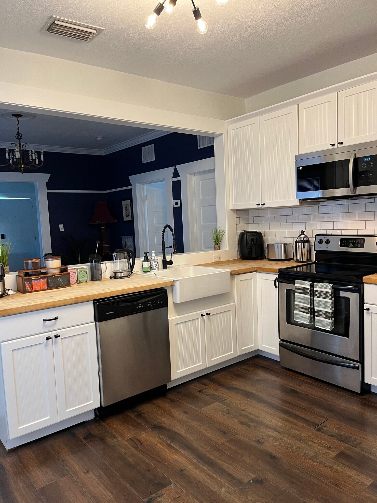 Building Photo - 402 E North St