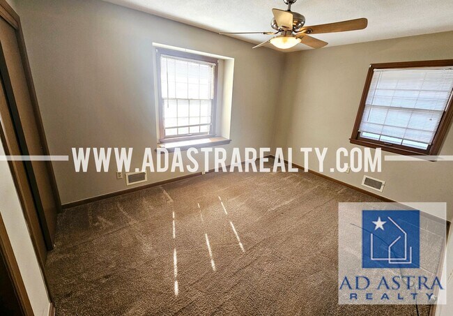 Building Photo - Spacious Duplex in Independence-Available ...