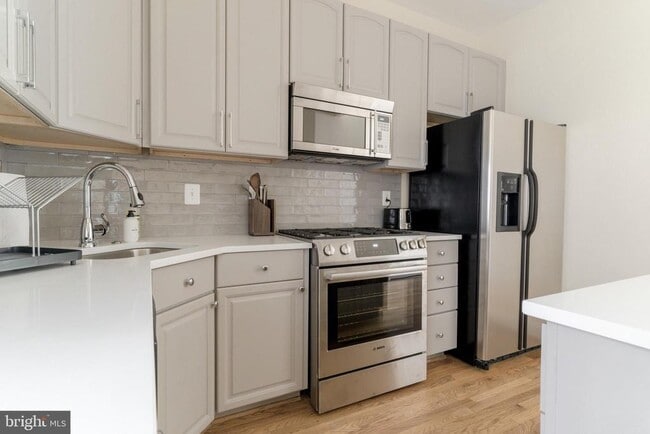 Primary Photo - 330 11th St SE