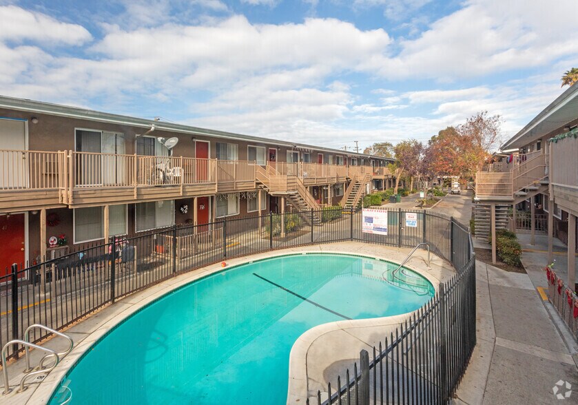 Primary Photo - Regency & Lexington Apartments