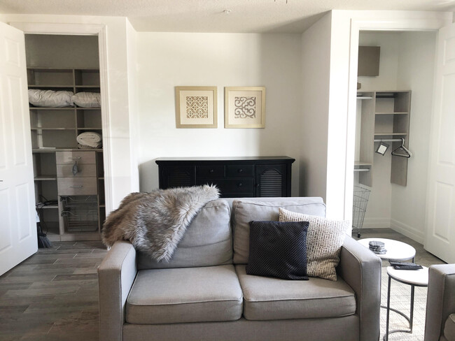 Building Photo - 1072 Community Dr