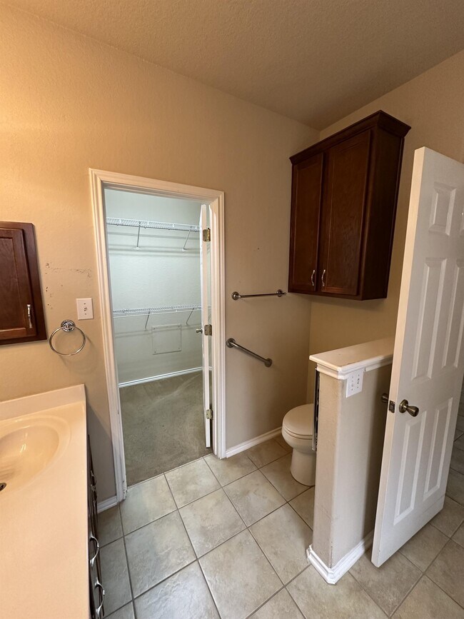 Building Photo - 2616 Gallant Fox Dr