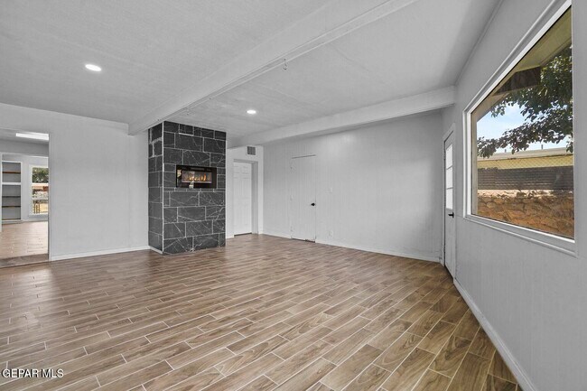 Building Photo - 5121 Beautonne Ave