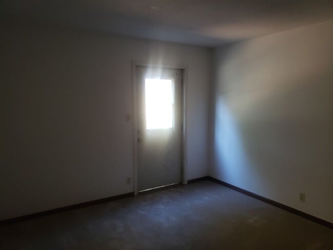 Building Photo - 2 Bedroom (with bonus craft room/ office) Condominium in Coralville.