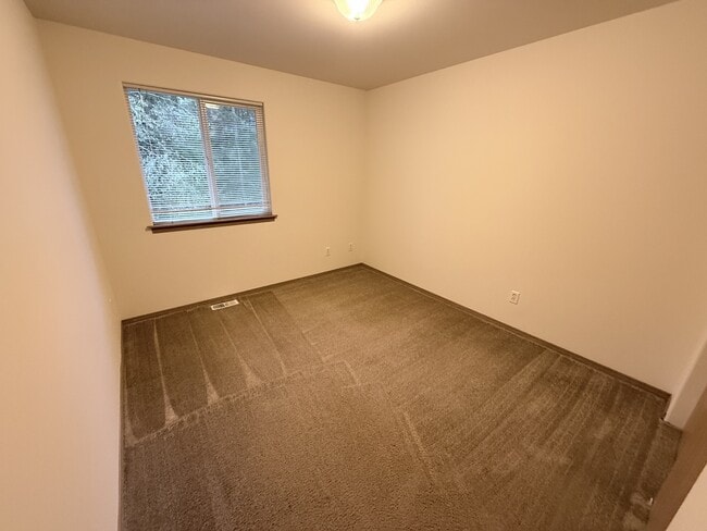 Building Photo - 502 91st Ave SE