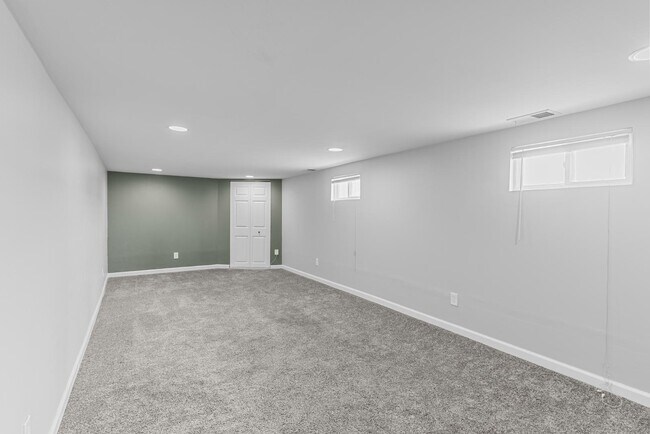 Building Photo - 6535 Dale Ave