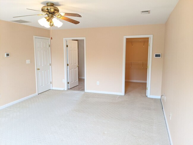 Building Photo - 403 McClellan Dr